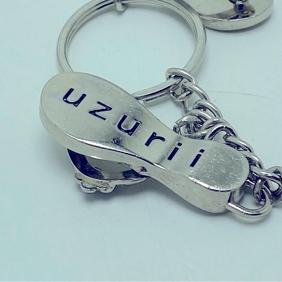 Izurii Silver Flip Flops Keychain With Faux Crystals - Picture 3 of 5